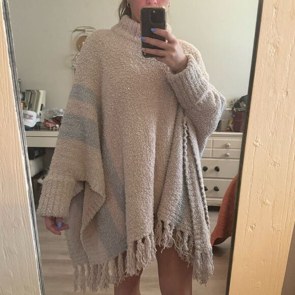 Barefoot Dreams One Size Cozy Chic Beach Fringe Lounge Poncho - Picture 4 of 7